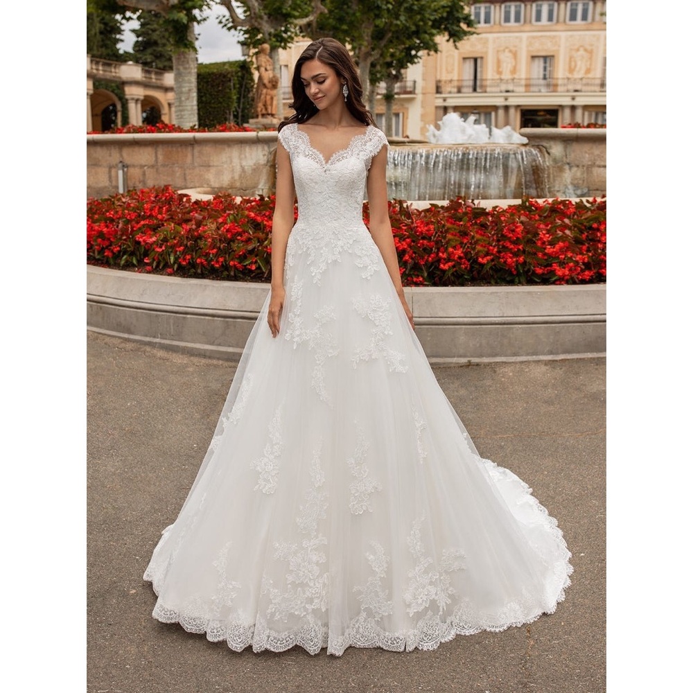 Pronovias Vita wedding dress